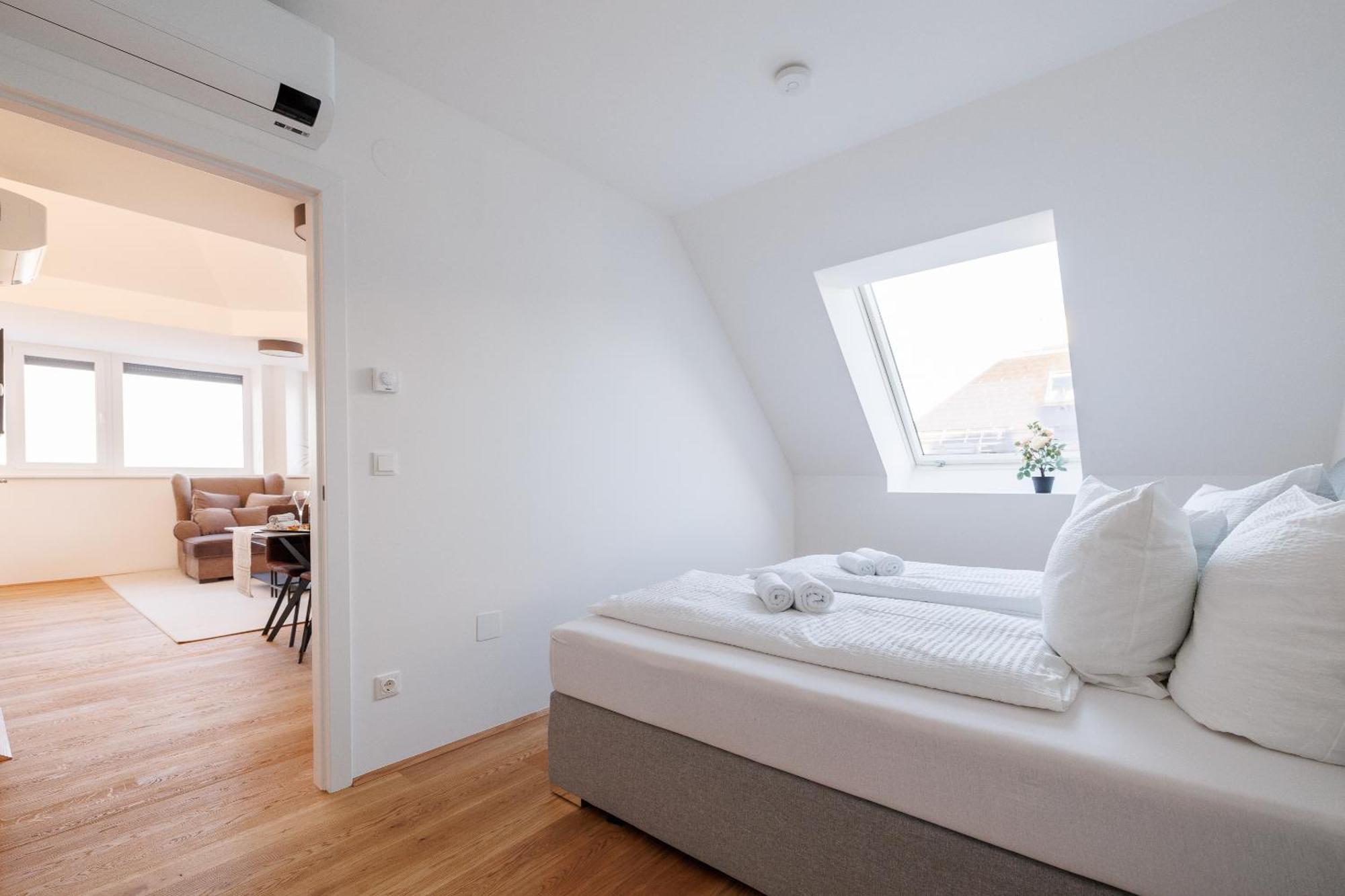 Symphony Apartments 40 - Modern Loft With Terrace And Grill In Central Location Вена Экстерьер фото
