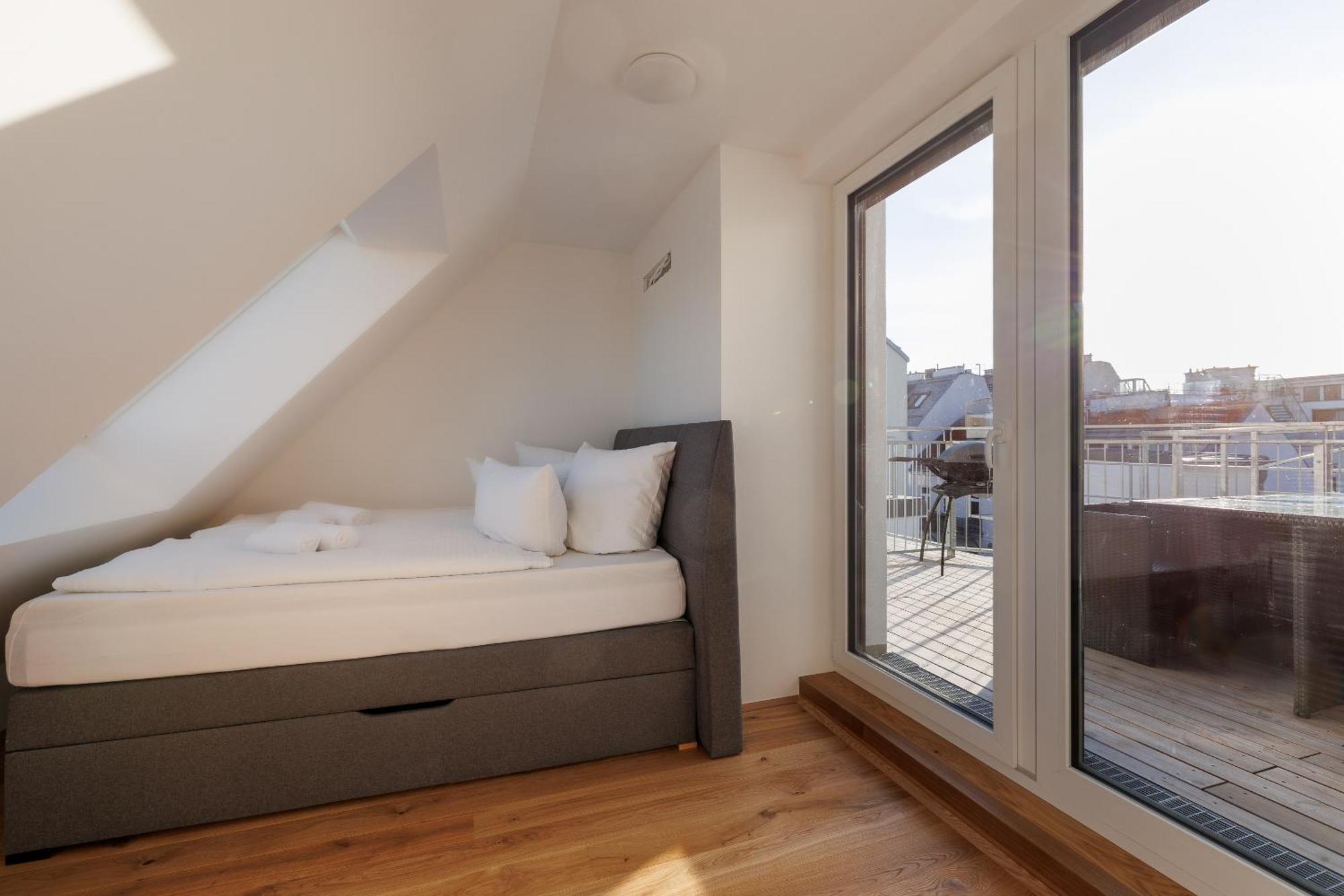 Symphony Apartments 40 - Modern Loft With Terrace And Grill In Central Location Вена Экстерьер фото